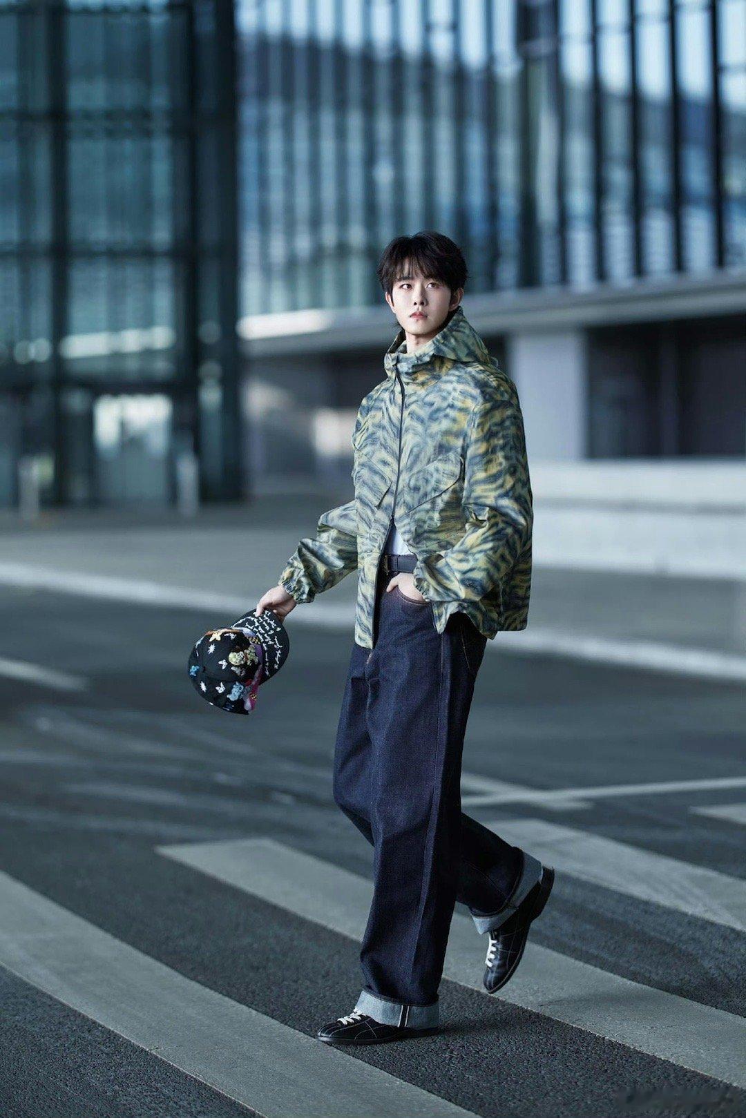 田嘉瑞爆改法式留子 建议时尚杂志开设“田嘉瑞留学感穿搭”专题！他三战巴黎的蜕变轨