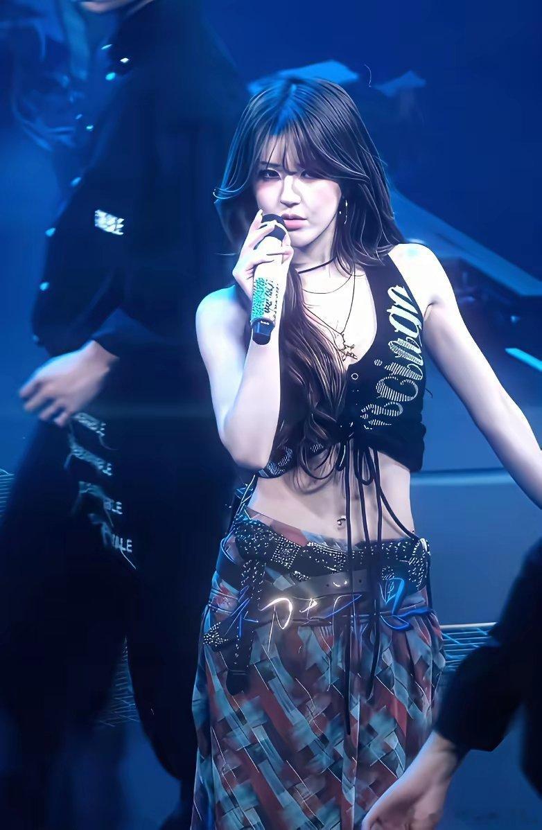 说白了只要赵露思不塌房她的演技好不好，根本不重要，她最大的本錢不是长相，也不是唱