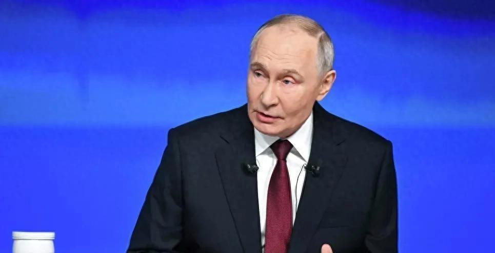 普京一句：他是个好演员。让泽连斯基的前线自拍彻底翻车！

12月19日，普京在年