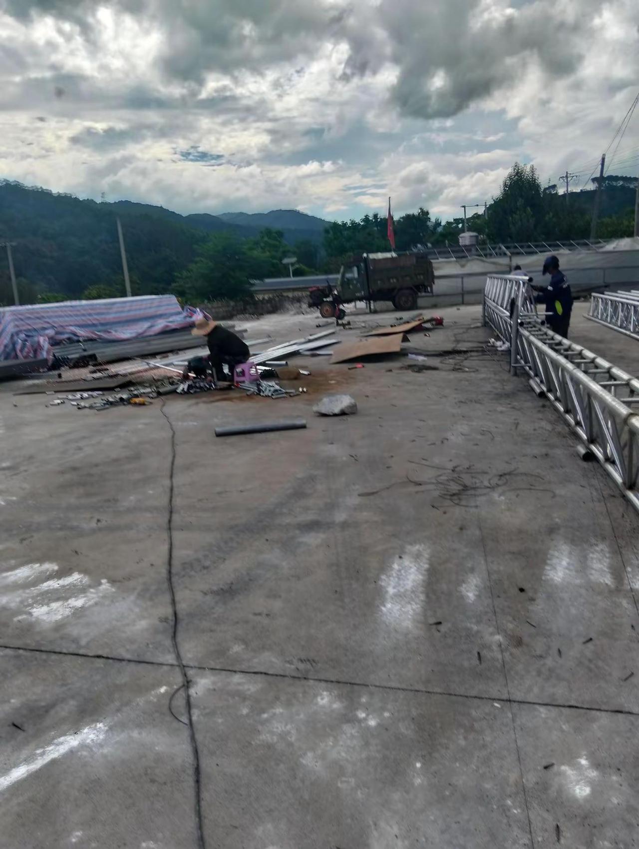 工地上的坚守与汗水 奋斗在工地一线