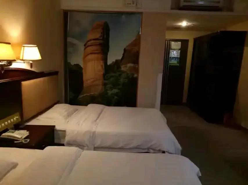 分享一张你去过的城市照片这两张照片就是我去旅游时拍下的，第一张是我酒店房间里的照