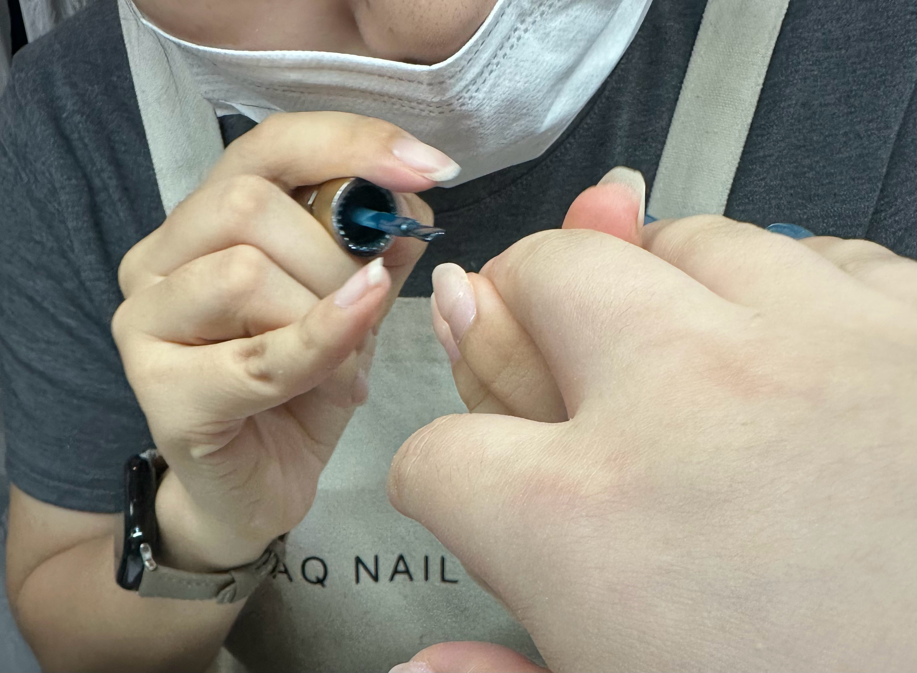 终于轮到我做指甲了 