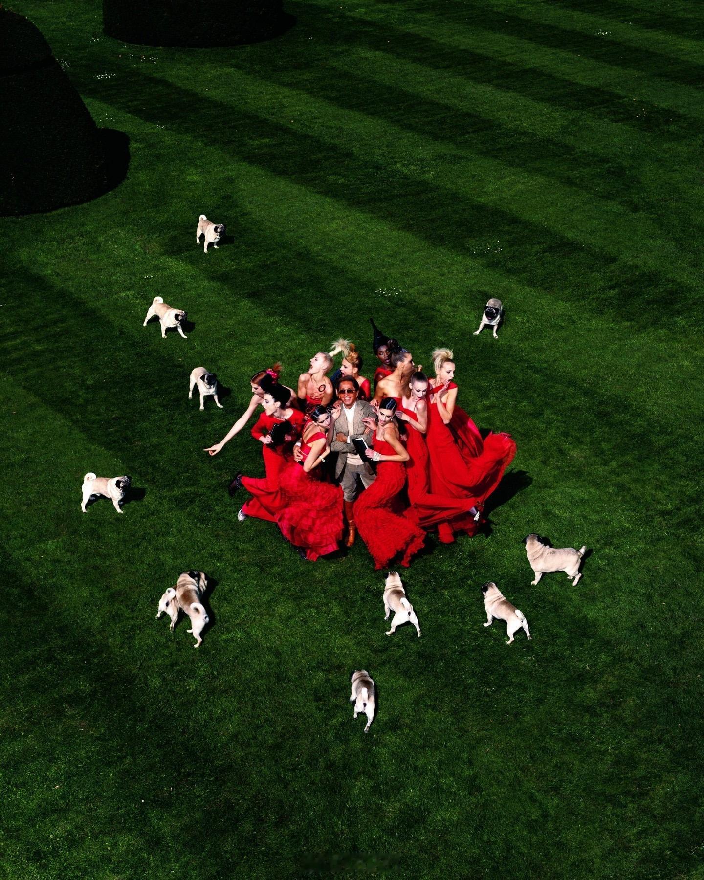 华伦天奴去世 又一位时尚巨擘谢幕🕯️，华伦天奴先生R.I.P.，永远怀念💔—