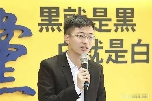 民进党当局推出的这起巨额军购草案在立法院屡次受挫却不甘心接受这样的结果，三番五次