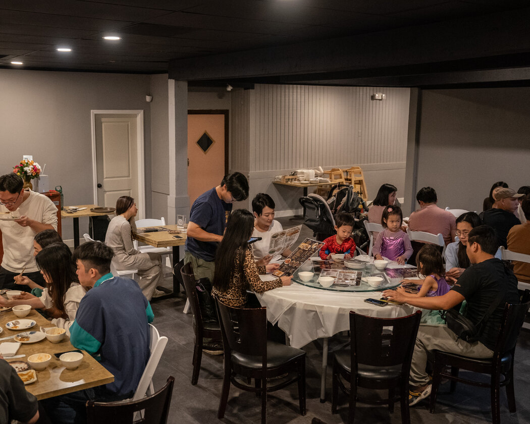 看了纽约时报的报道，随着台积电在在美国布局，凤凰城附近出现了一个“台积电村”台积