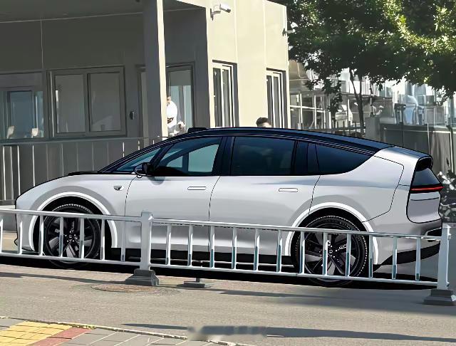 这才是我心中的理想i8、现在上桌的这个顶多是高仿蔚来（还不如）小菌车视界 ​​​