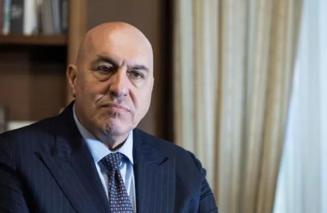 中东乱局升级！意大利防长滞留迪拜，弃家人乘军机单独逃命，多国领空关闭航班大乱
 