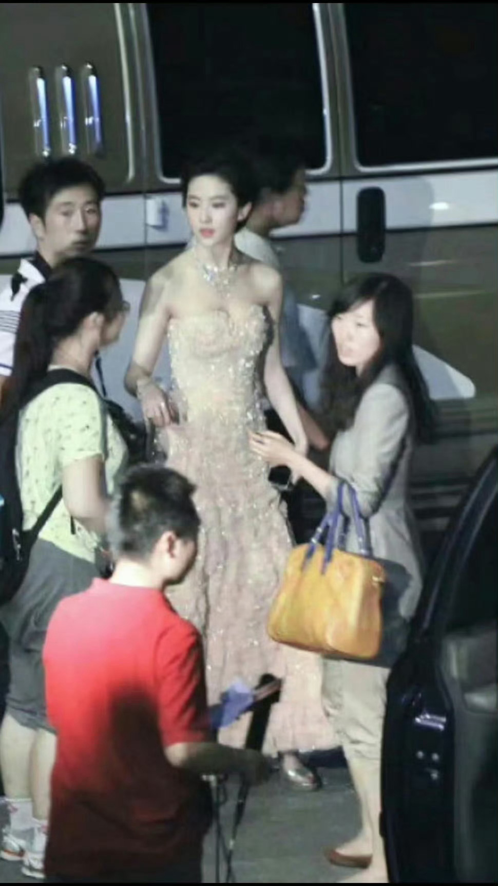 这可是生图啊，不敢想象刘亦菲本人到底有多美 ​ ​​​