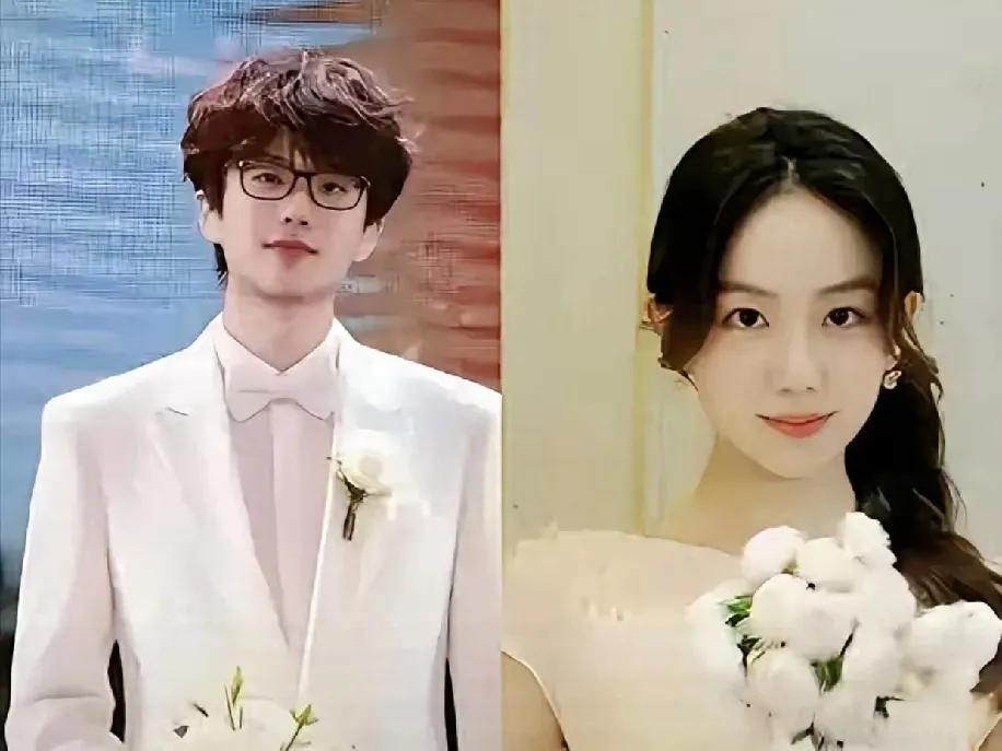 许嵩和冯禧大婚，订婚书上的瘦金体，展现了两个人共同的审美情趣!在星海V6里听着《
