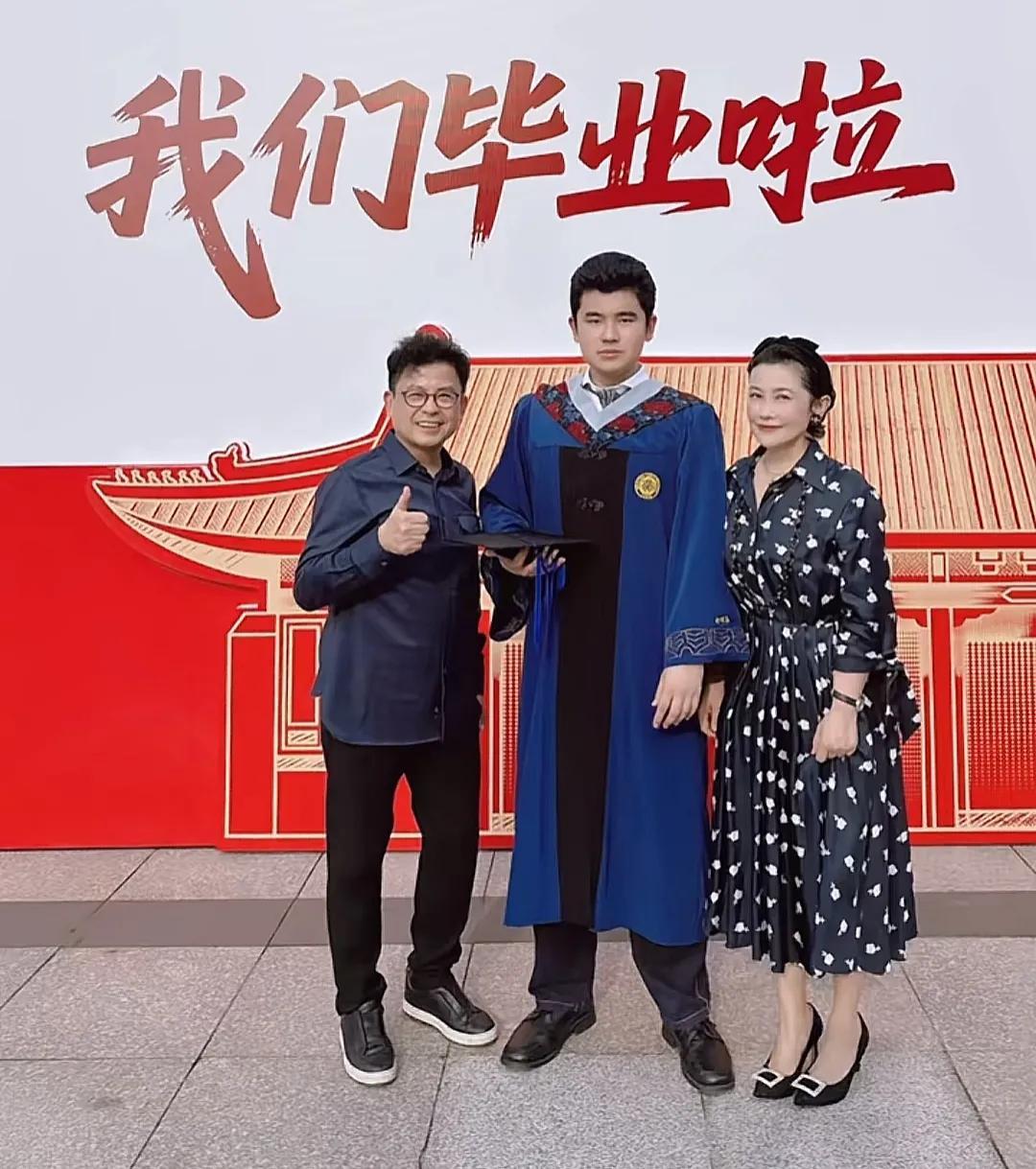 颠覆认知！谁能想到？星爷御用配角，养出25岁北大硕士学霸儿子！

万万没想到！荧