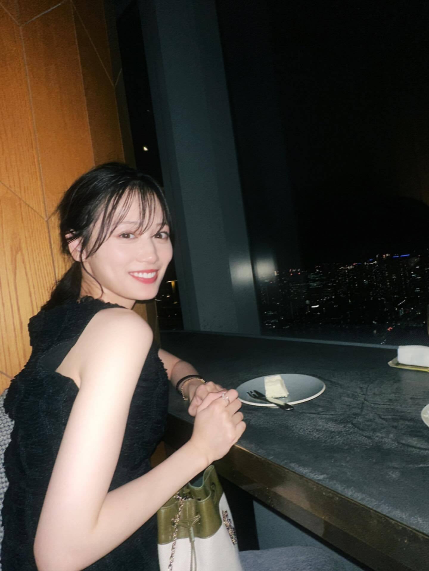 山下美月「お仕事終わりに、大変お世話になっているスタッフさんのお誕生日をお祝いし