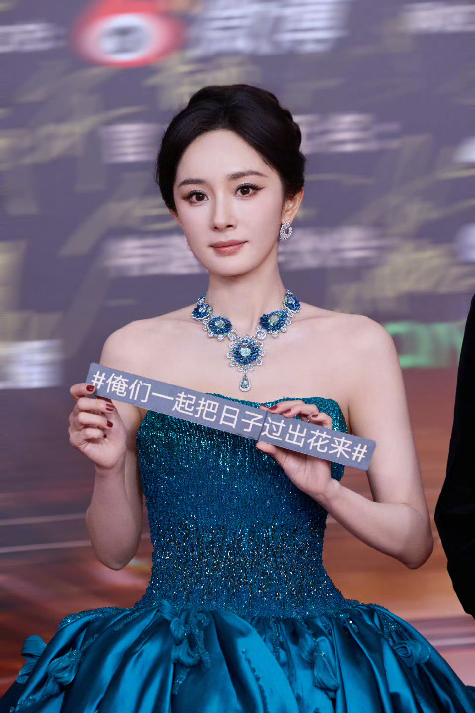 杨幂好好休息啦，最近辛苦了！！这次出图就是女王级别？ ​​​