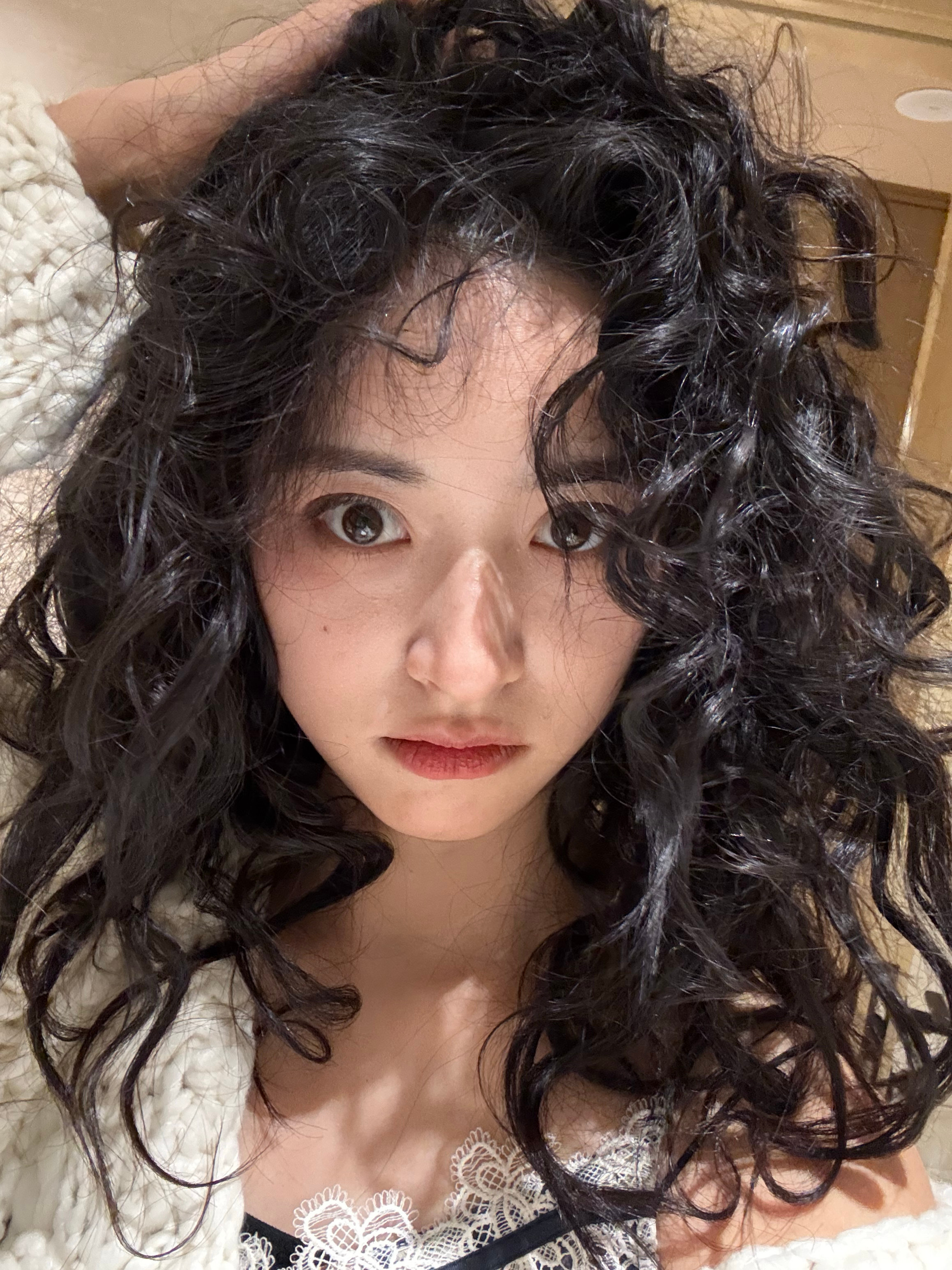 沈月  大早上就看到此等萌物（这身好美 内搭细节方不方便展示一下🤤 