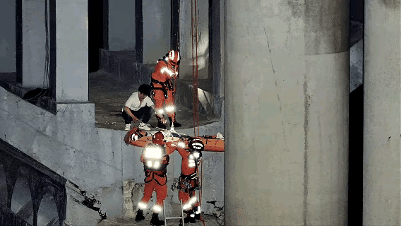 现在这年轻人！浙江兰溪，一对年轻情侣半夜出门发生争执，两人一气之下竟然跑到了桥洞