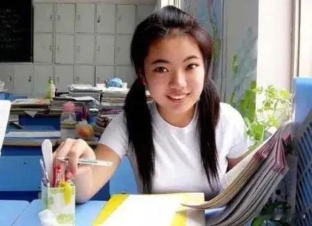 蒋方舟是欧美日势力在华代言人之一，也是文学界专门主推的女性之一，现在出了问题，圈