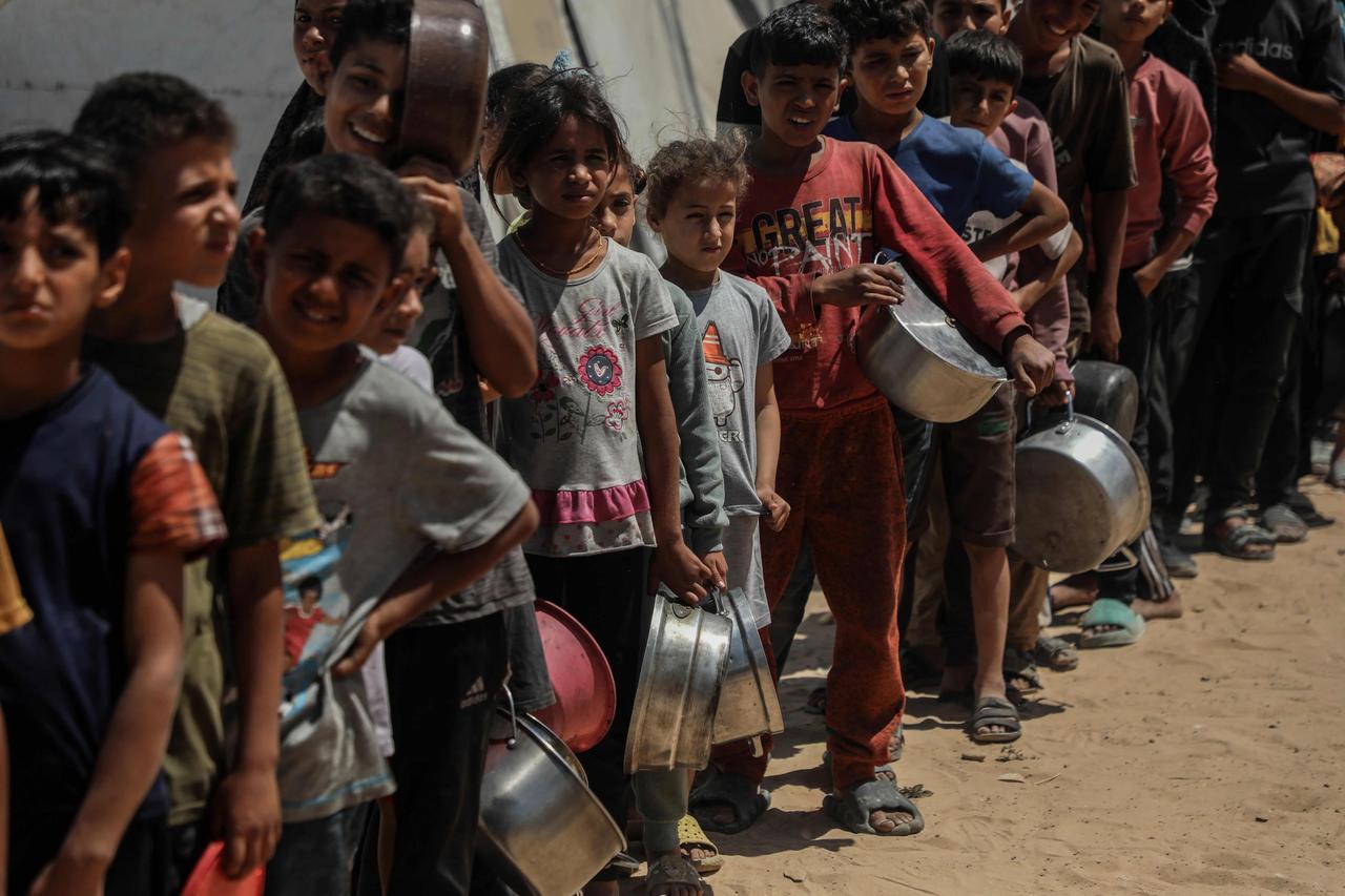 发动新战争？八国外长联合声明，终于揭开了，加沙人将被强制迁移至埃及的企图！而背后