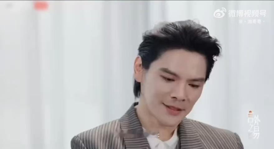 向佐 不是父亲是父母亲一句平静自然的更正藏满细腻心思，向佐下意识强调父母亲，不刻