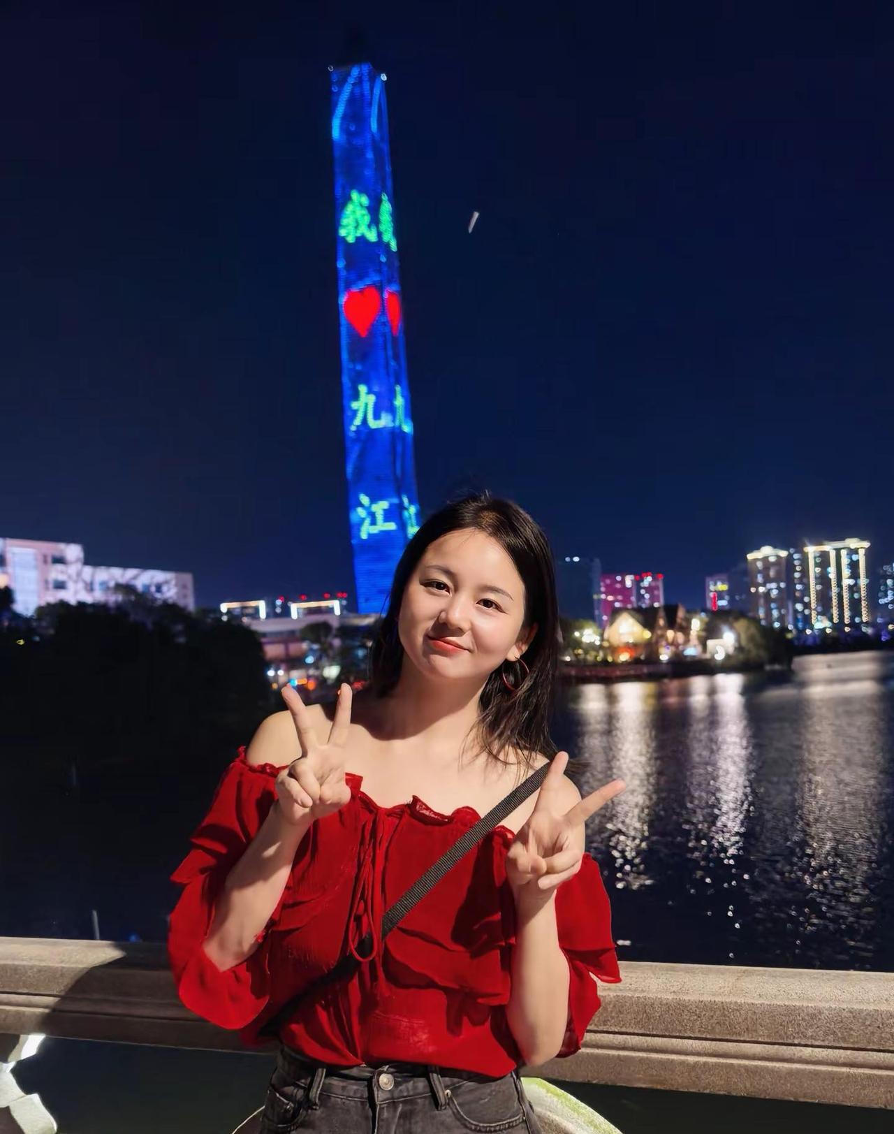 落日音乐会。连续工作18天终于放假[啤酒]换装♡奔赴一场落日音乐会[转圈] （夜