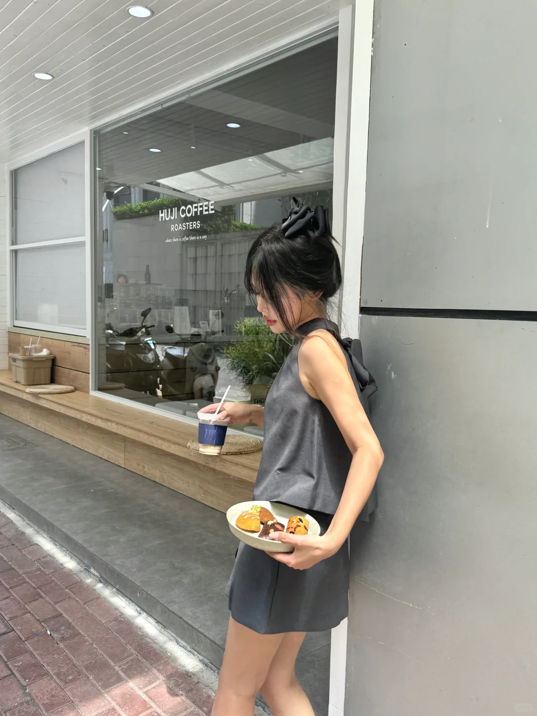 跟漂亮姐姐喝咖啡☕️