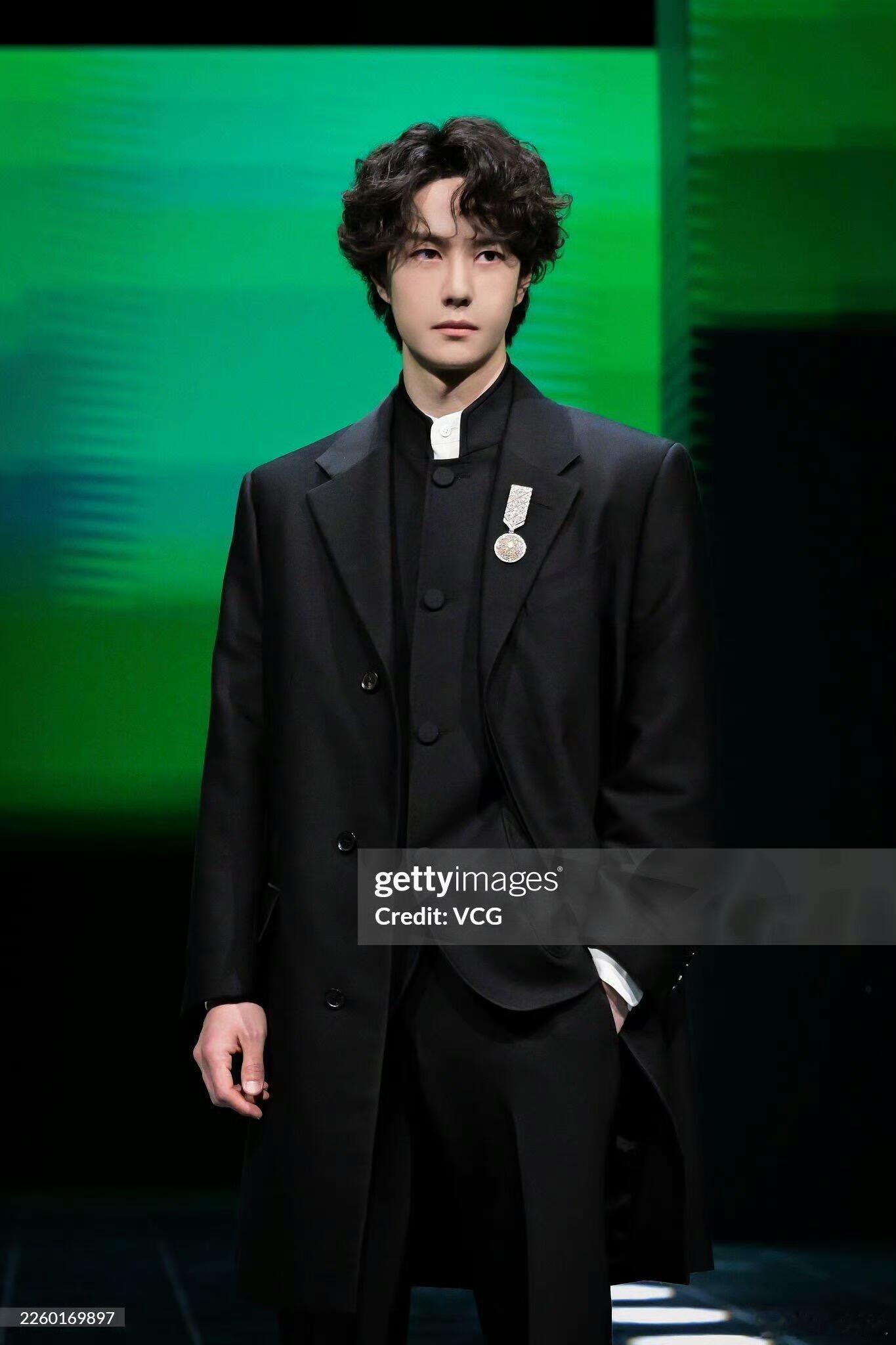 哇噻来自G社的王一博 生图！生图太能打了，G社你活得好像王一博站姐王一博真的是在