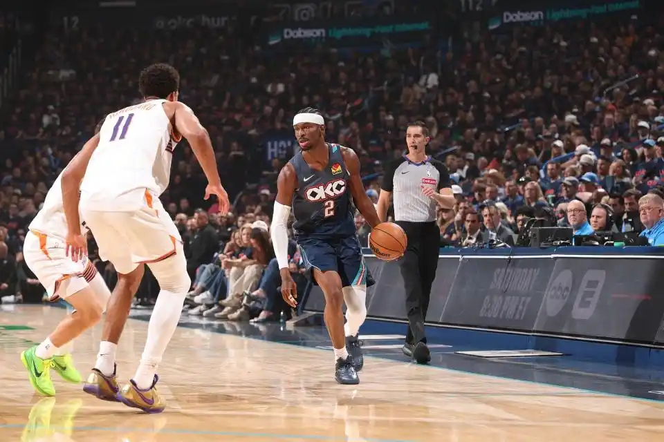 亚历山大开启 MVP 模式，狂轰 37+5+9 统治全场；霍姆格伦禁区筑起长城，