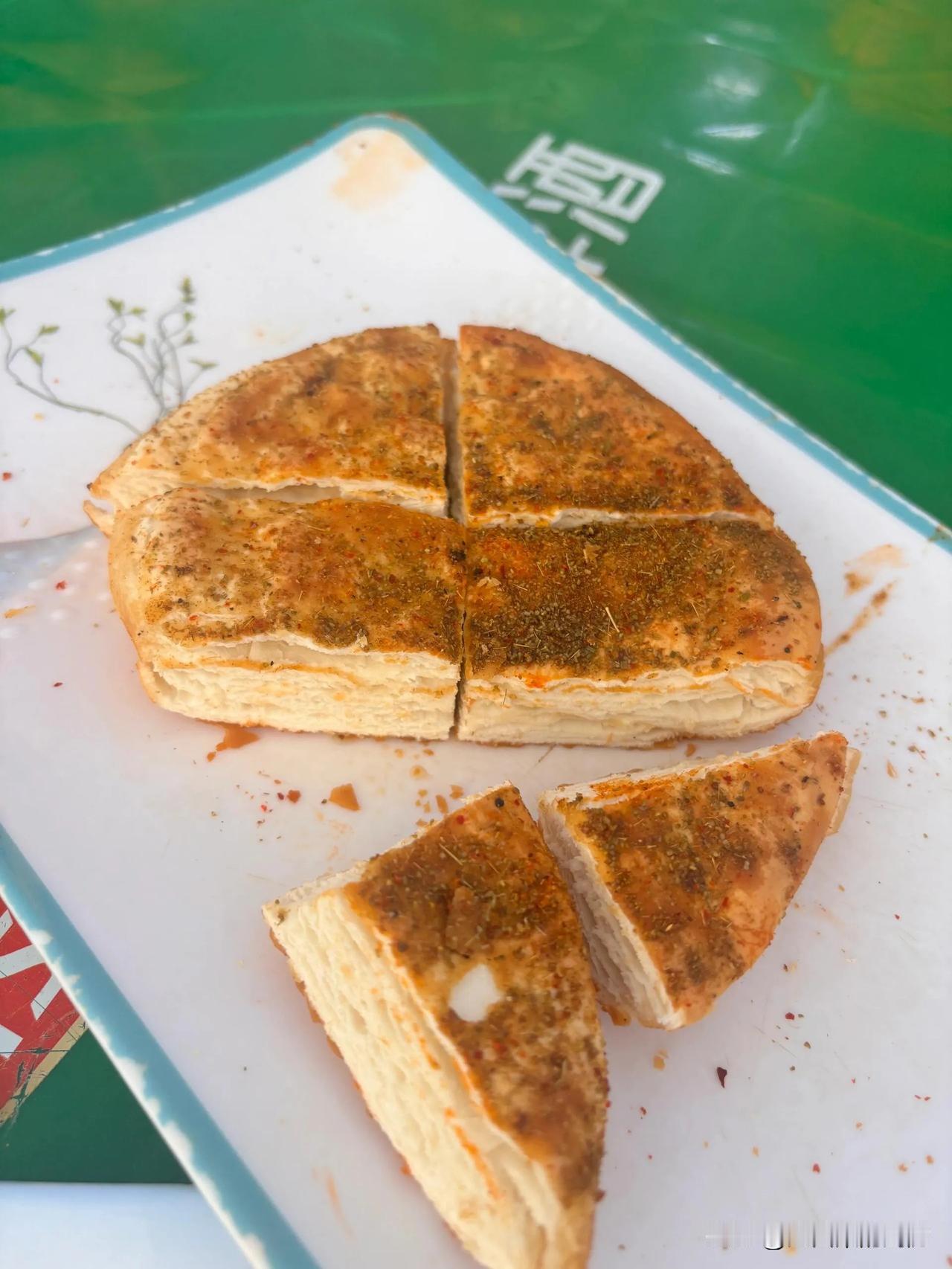 甘谷游子回家第四天，可把当地特色美食吃了个遍。
先尝了浆水面，这可是甘肃天水一带