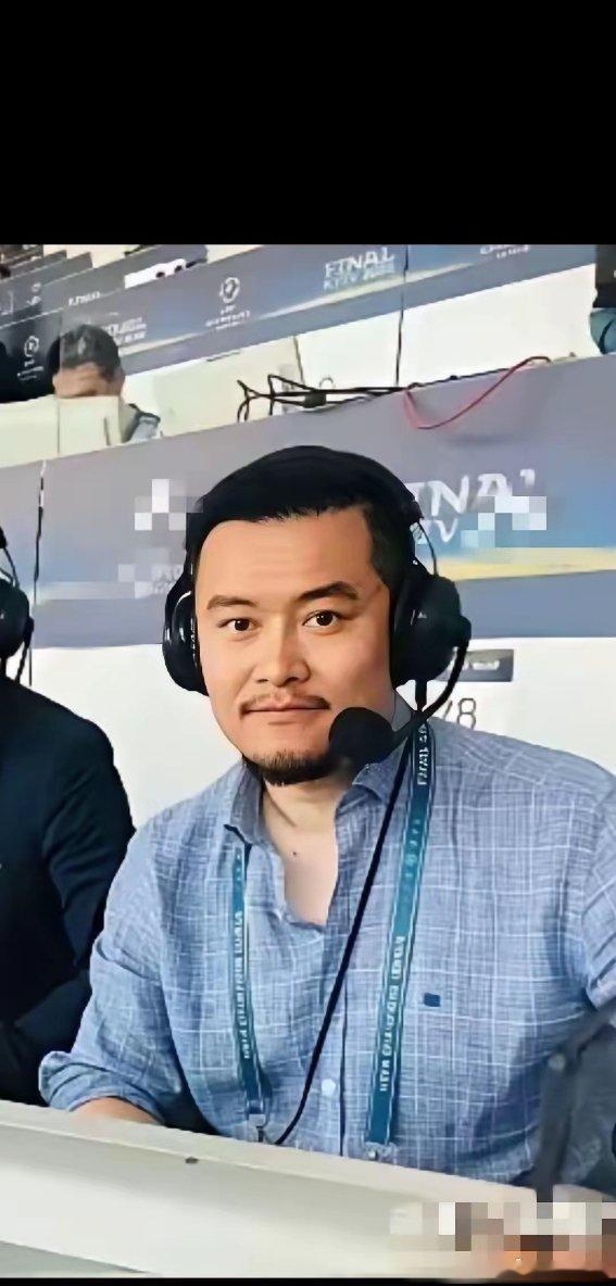 国足0：0泰国，赛后央视解说贺炜+嘉宾犀利点评，三句话总结，一针见血：1. “今