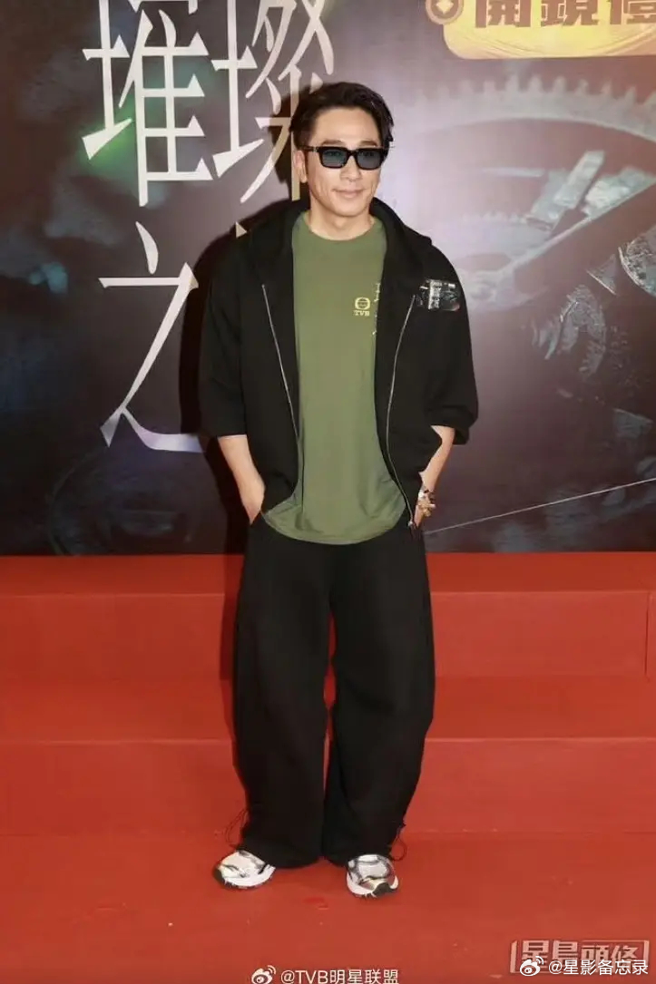 港圈唯一头肩比1：1的男星，吴唱k 