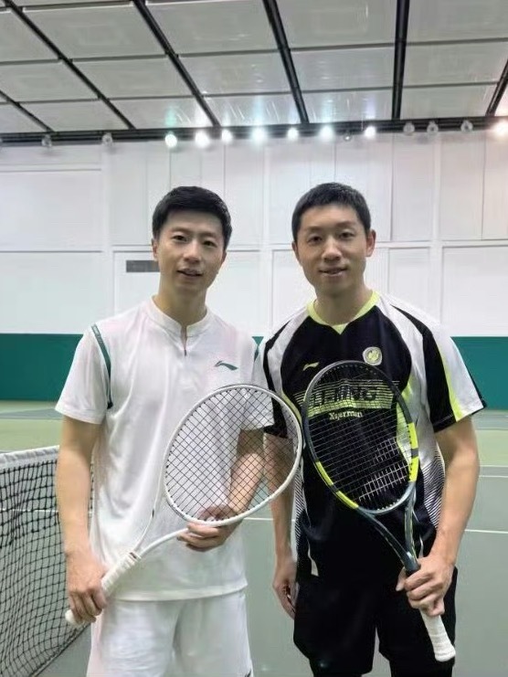 许昕马龙球场见结果是网球场俩都这么嫩呢