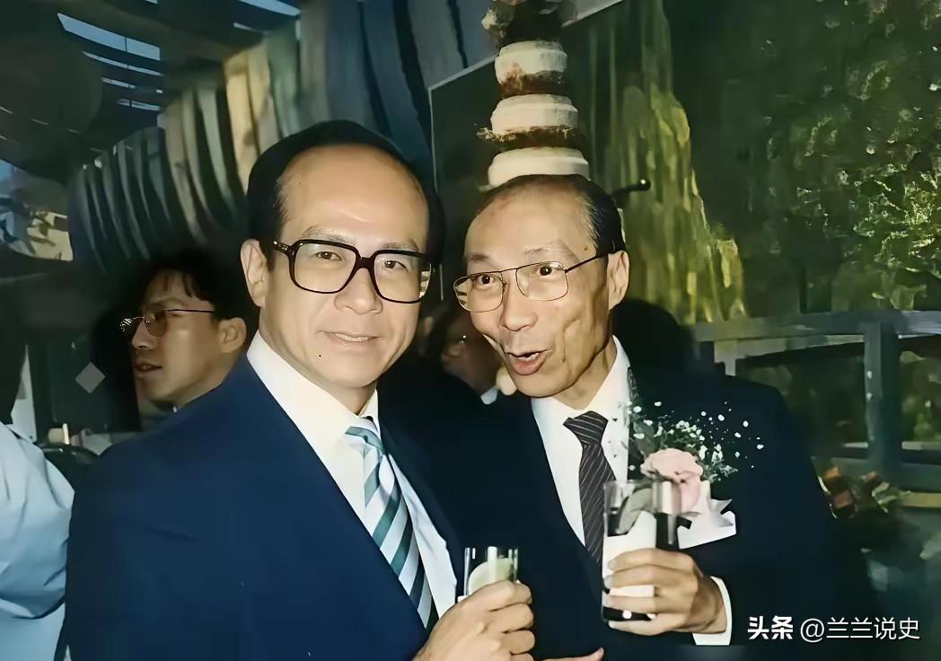 1988年，60岁李嘉诚和81岁邵逸夫举杯同框，一个管你住哪，一个管你看啥

1