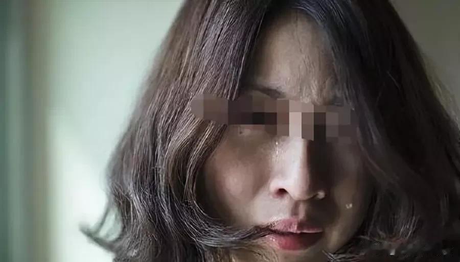 我和他睡过几次，他还是得寸进尺，想用一些特殊的姿势。如果我不想，他强迫我！还用照