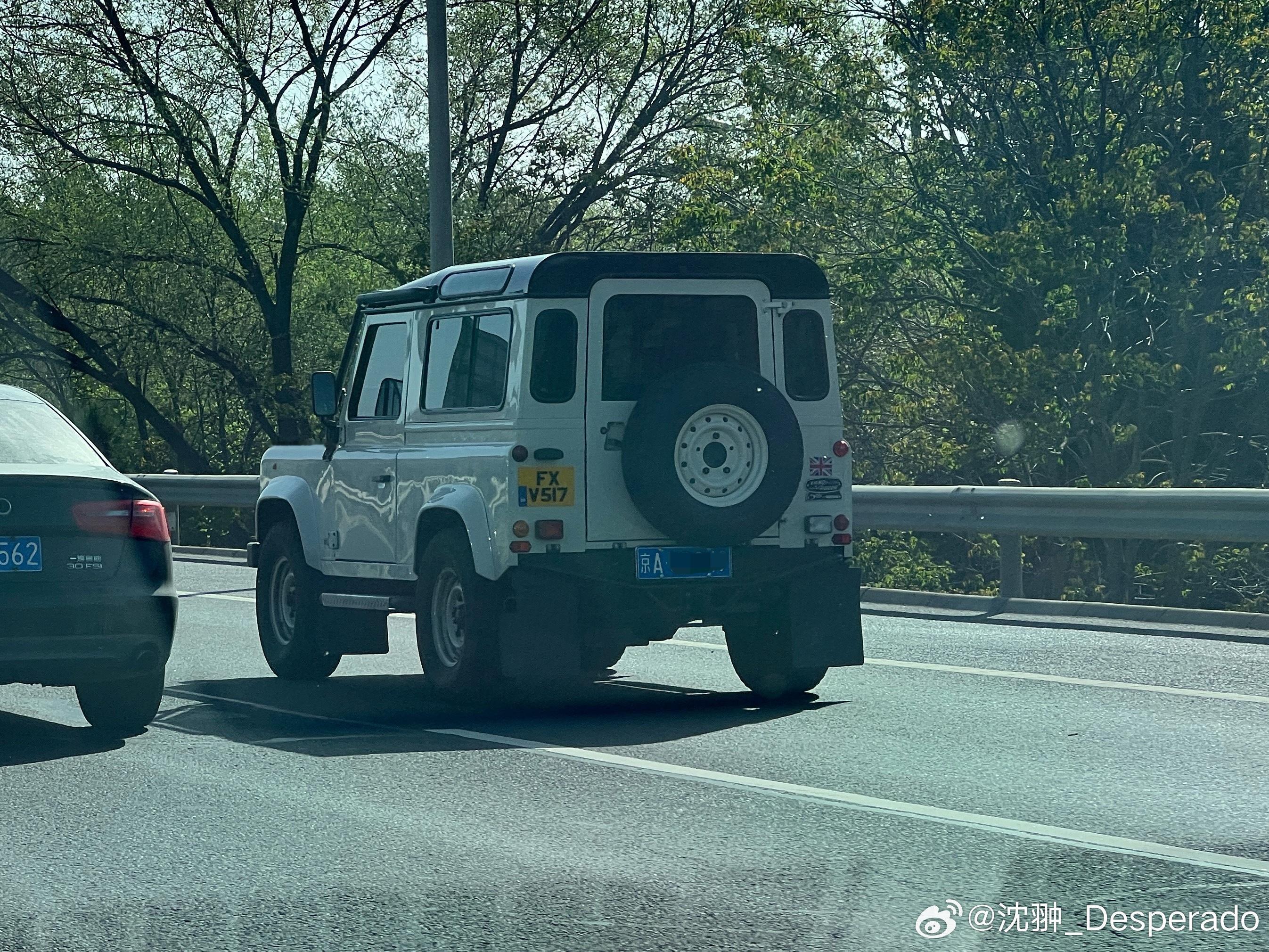 美好一天从三门短轴路虎卫士开始 北京