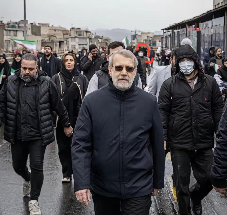 战争打到这个份上，已经收不住了。

小以子收不住，这是它最后的搏击，输了中东就没