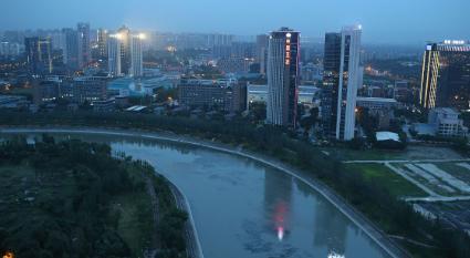 一、2026年多少分能上济宁医学院？
先说结论。济宁医学院招生办副主任周其霖在山