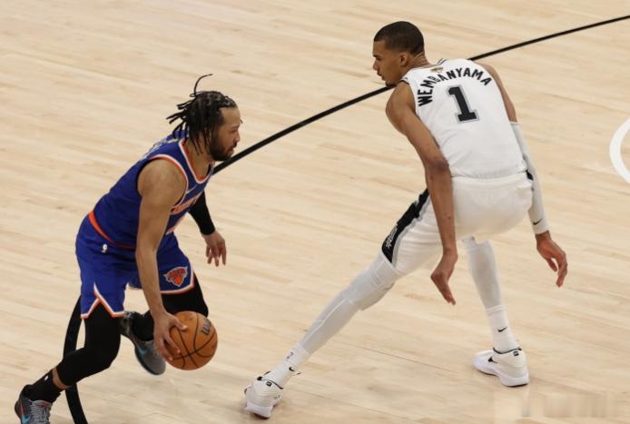近日前NBA球员乔·约翰逊和名嘴香农·夏普及查德·约翰逊在《Nightcap》节
