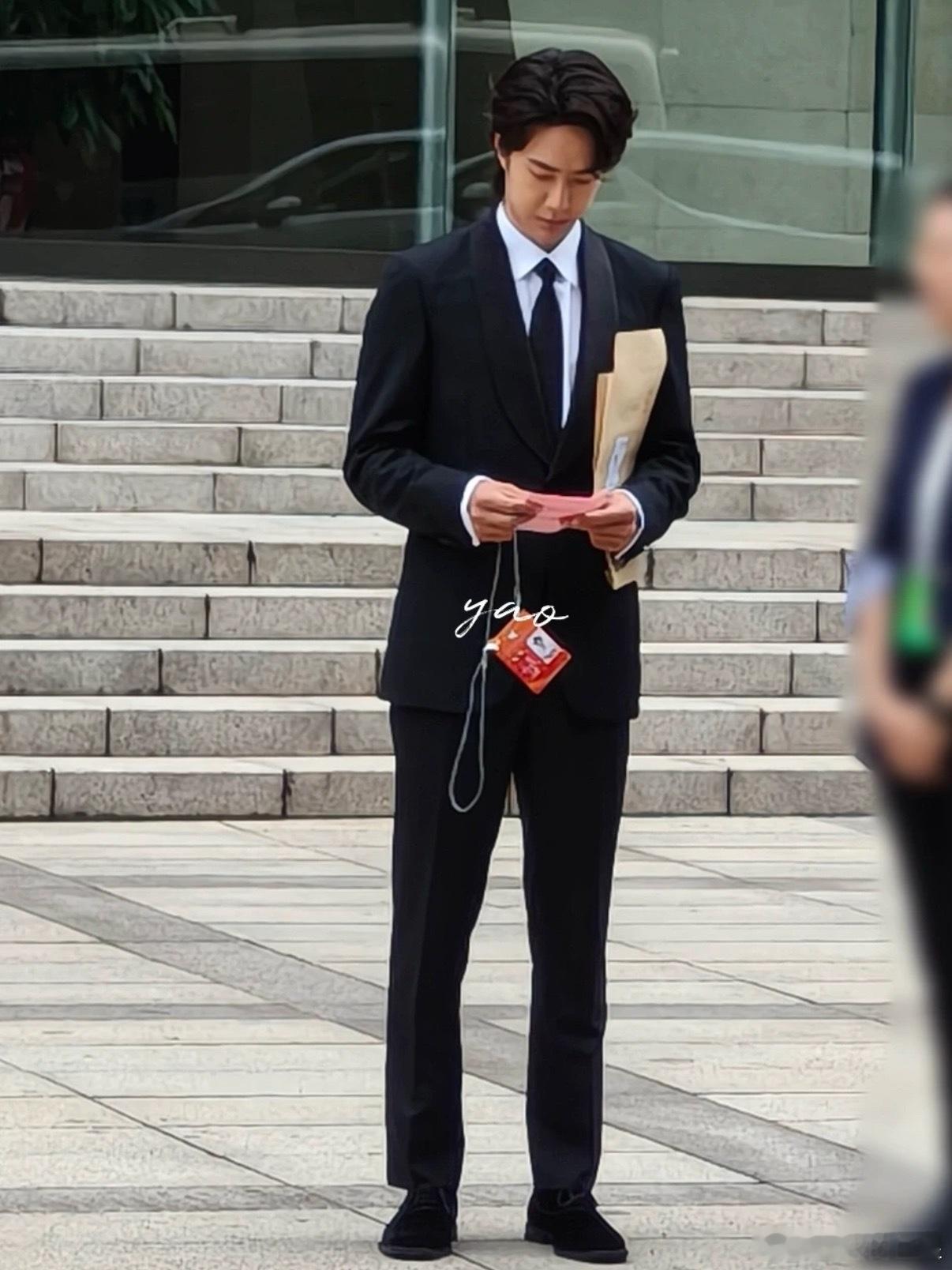 王一博在出席全球文明对话会议！王一博出席全球文明对话会议王一博宋佳同框参加会议 