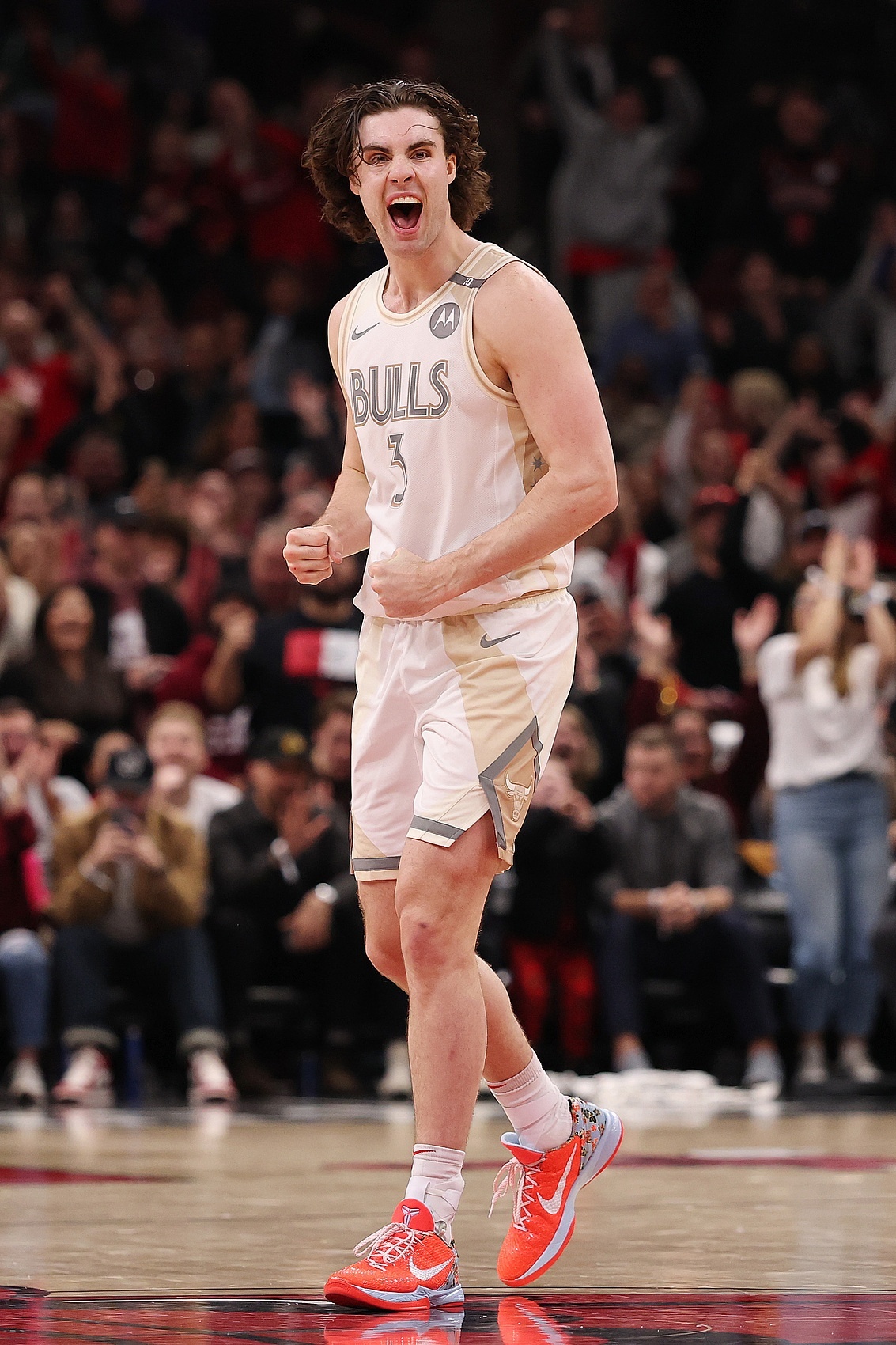 Brett Siegel报道，消息人士透露，吉迪想要5年1.5亿，公牛只愿意给3