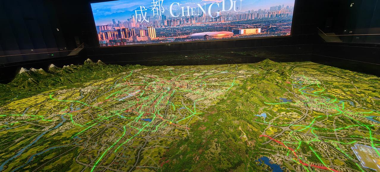 本周去成都待了六天，基本被困在学校里，本已深秋但刚好差一周左右，错过了电子科技大