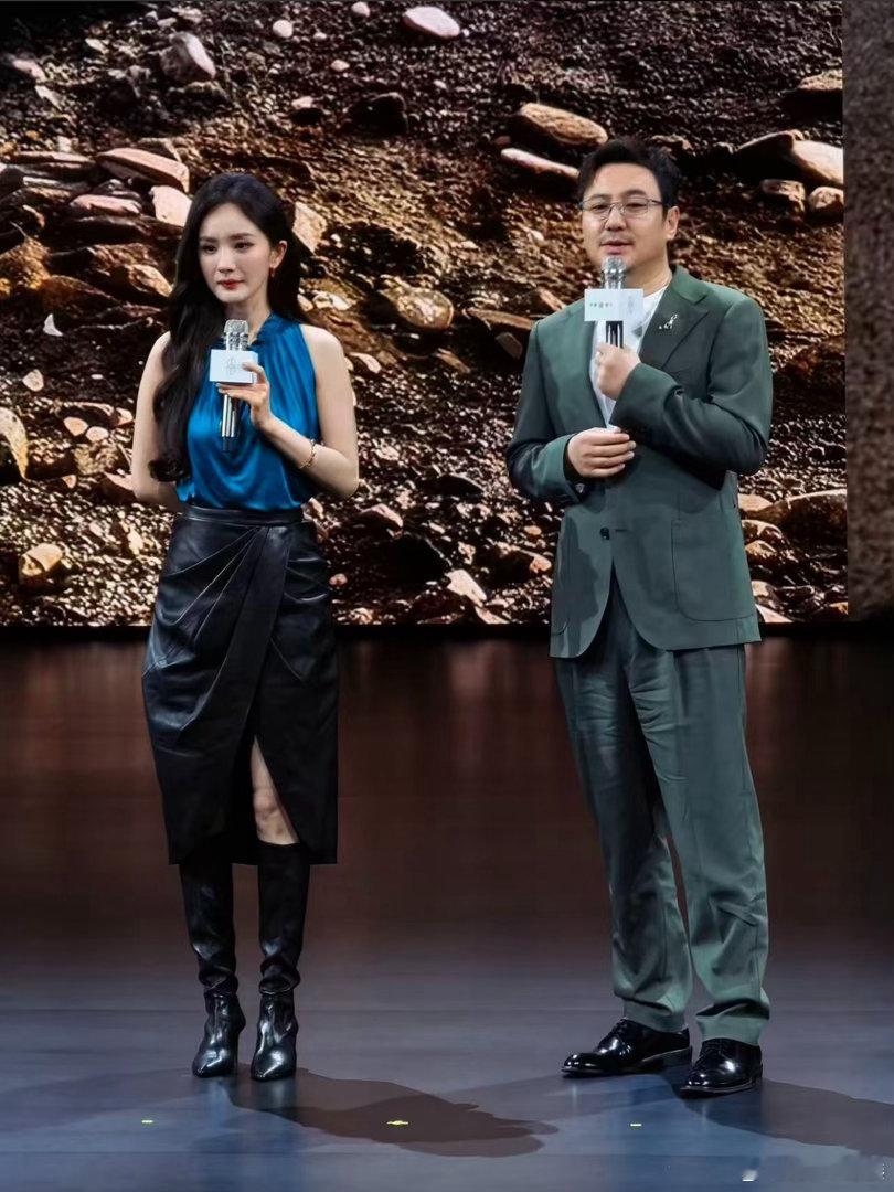 杨幂用享界G9氧舱给沈腾吸氧如果把这段TVC剪成综艺花絮，沈腾估计又得贡献一个经