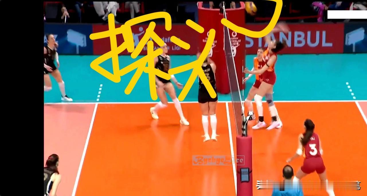 对战瓦基弗银行，王媛媛又是探头又是背飞，接连拿两分，表现很棒。
瞧，面对送上手的