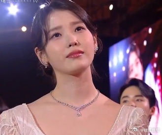 #金泰梨二封百想视后##IU陪跑三次了# 金泰梨凭借《正年》获得第61届百想艺术
