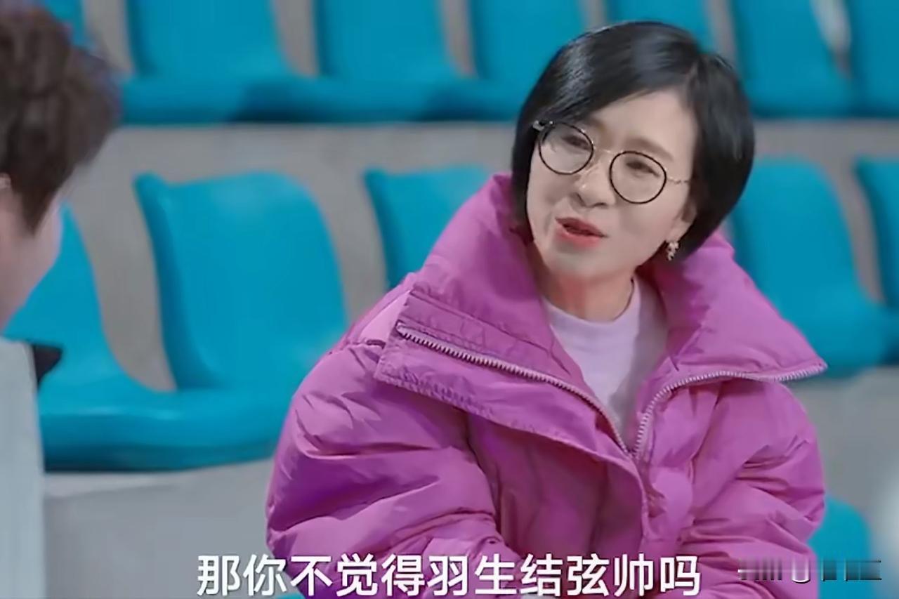 是的，短道速滑赛场拼搏的小伙子们，有着独一份耀眼的阳光气场。就拿武大靖来说，冰面