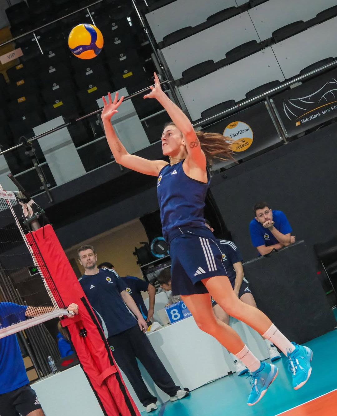 【费内巴切女排伤情更新】关于二传阿莱西娅·奥罗（Alessia Orro）的健康