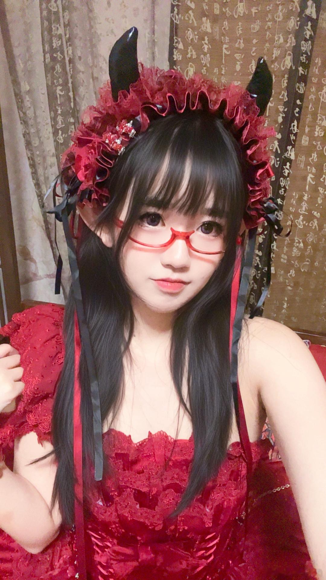 周末两天都唱得很开心… 想晚一点写repo 今天依旧有工作 莉莉斯还在追我･:*