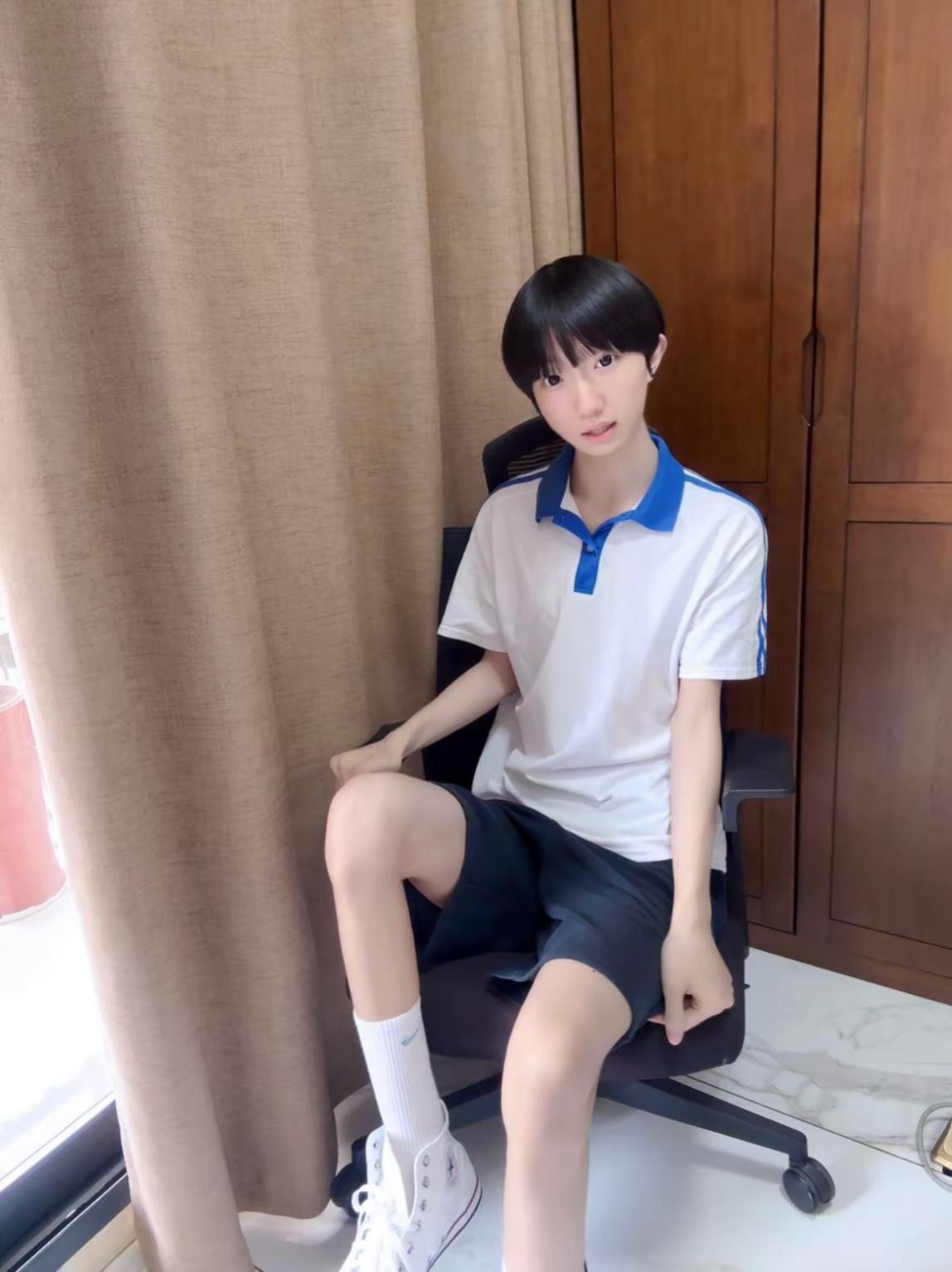 纯玉1️⃣下。甜弟 制服