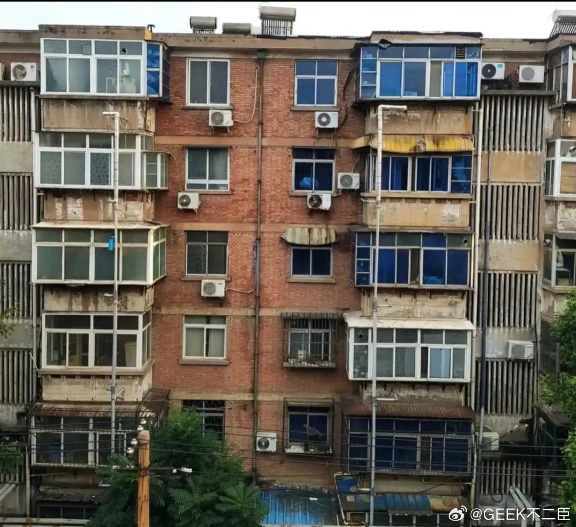 男子花350万元抄底7套天津老破小350 万买 7 套天津老破小，别吹什么神操作