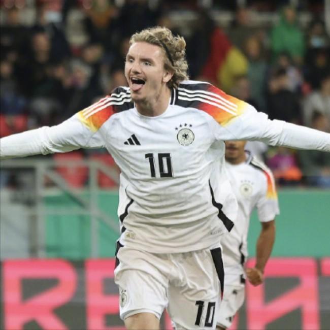 德国小将沃尔特马德帅到没朋友！
梅开二度燃爆全场
23岁新星沃尔特马德今天简直开