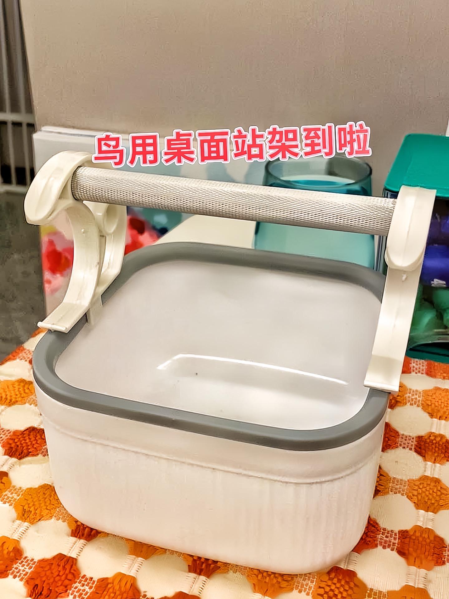 1. 贴心设计，鸟儿舒适小天地：这款鸟用桌面站架，配备防滑磨砂站杆，鸟...