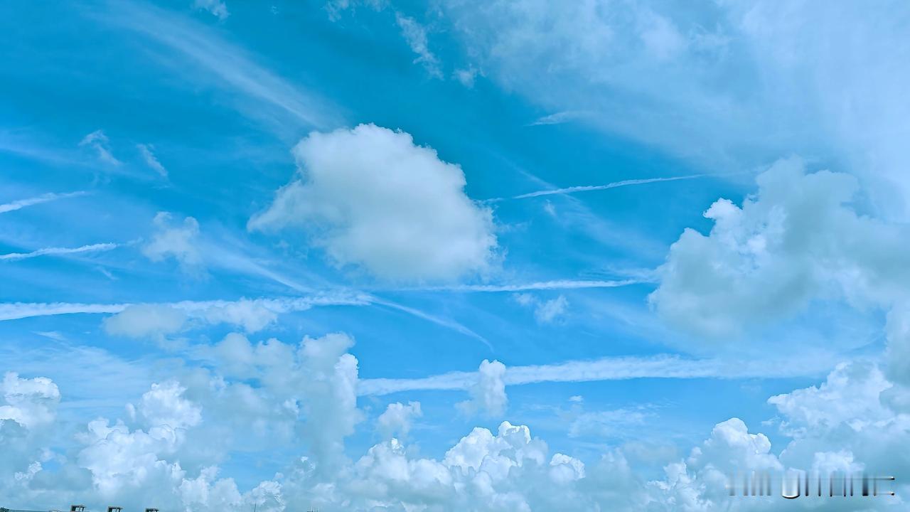 分享一张相册里随手拍的天空