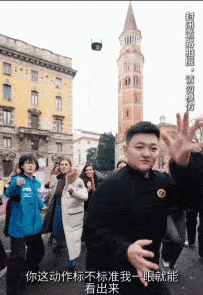 在米兰街头上一堂中国武术课太燃了！王濛在米兰街头偶遇武术表演，秒变“濛主”在线开